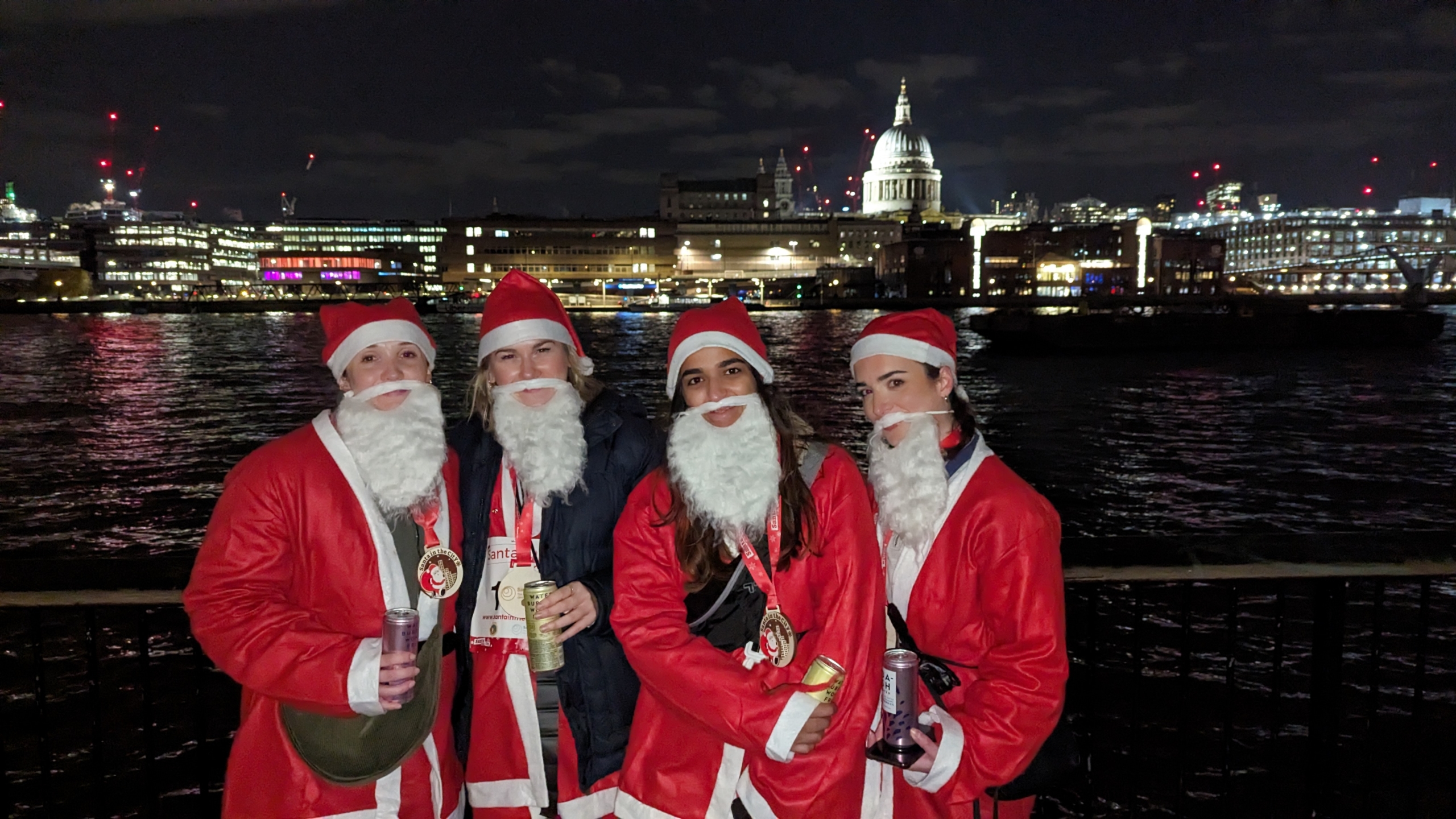 R42 team santa in the city 2023