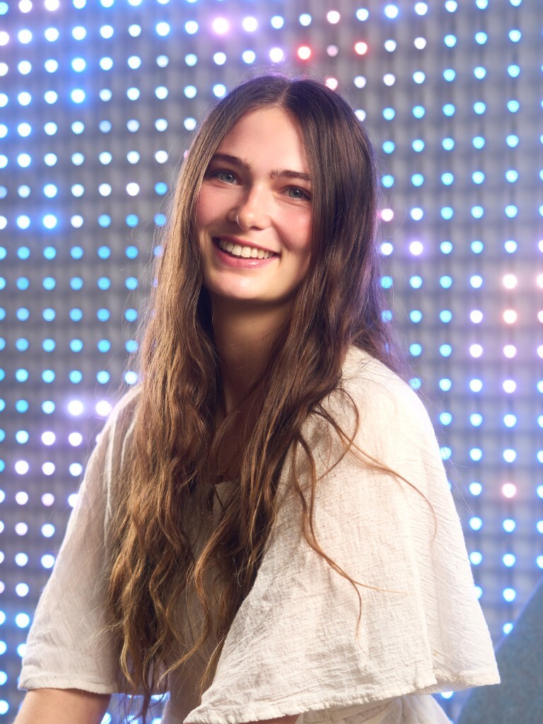 Random42 Olivia Tipping