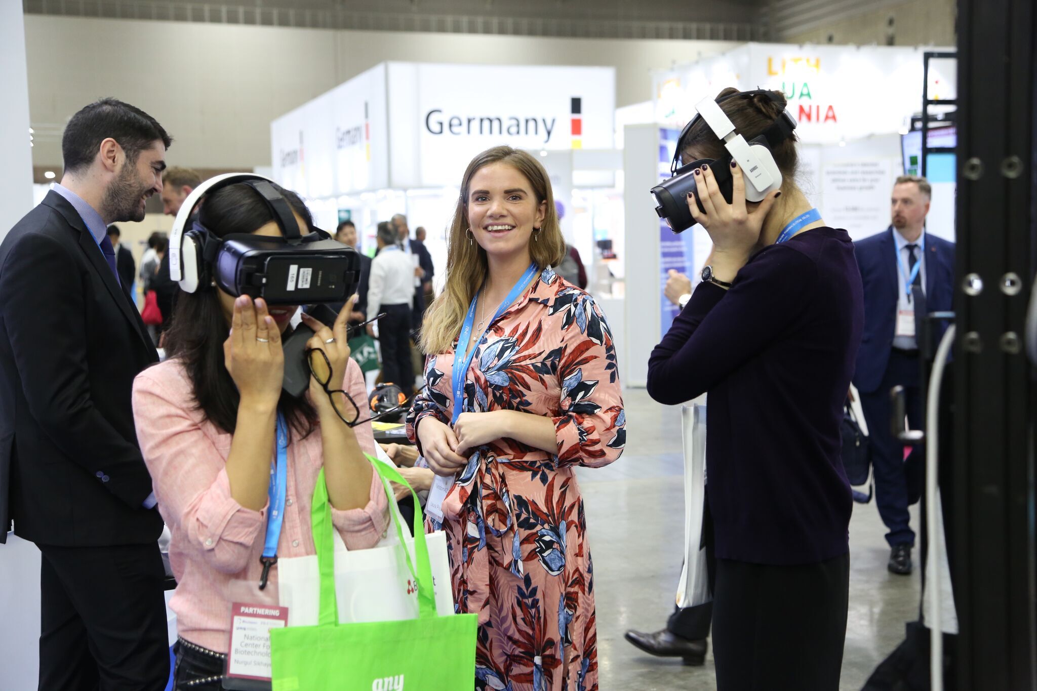 Random42 virtual reality booth