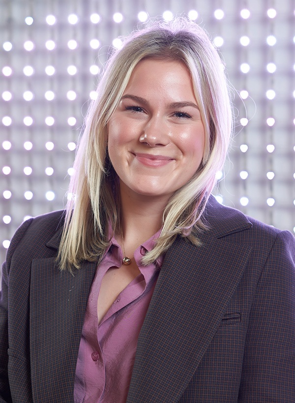 Lydia Folds Headshot