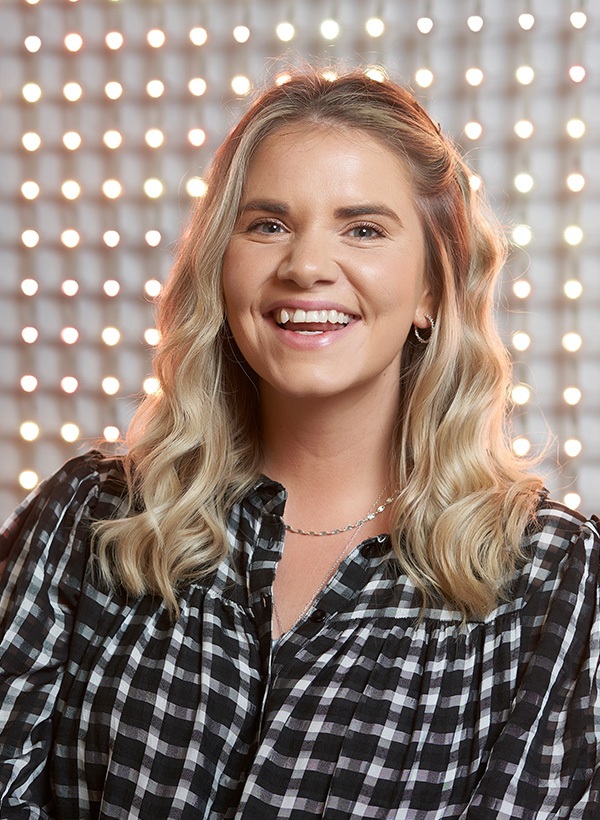 Laura Price headshot